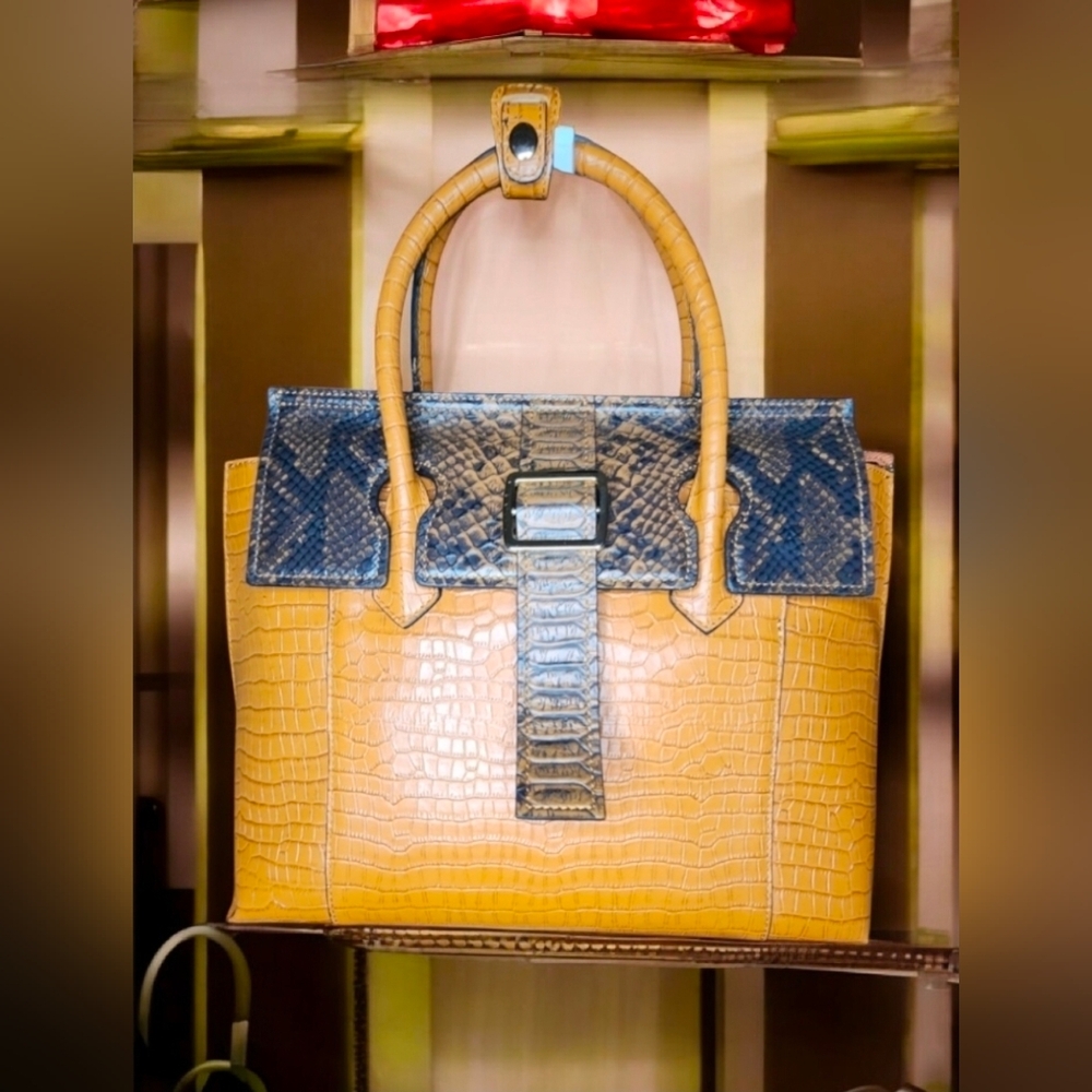 QIWANG Luxury Top-Handle Bag W/Embossed Crocodile Cowhide